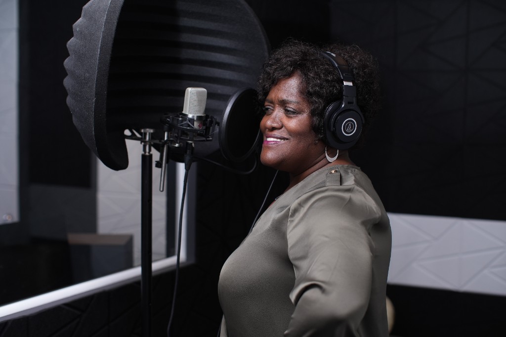 Jewel recording in the studio